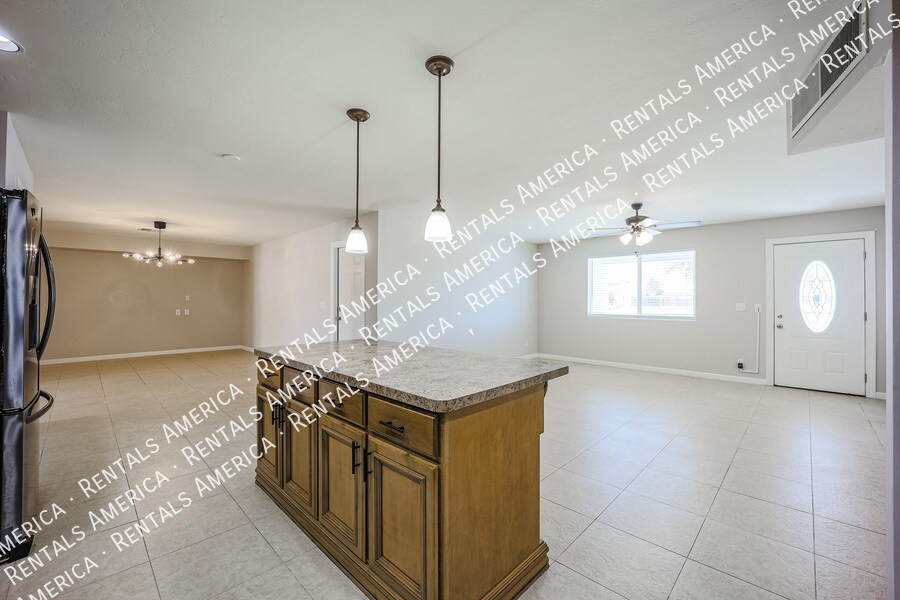 Building Photo - 614 N 74th St