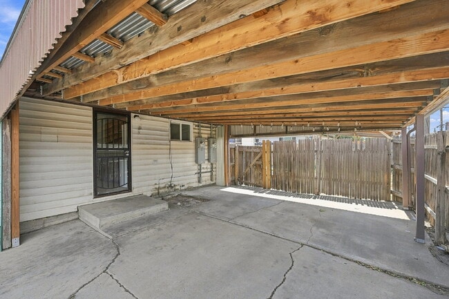Building Photo - $1,495.95 - 2 Bed, 1 Bath Newly Renovated Duplex Unit!