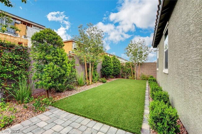 Building Photo - 7586 Lush Oasis Ave.