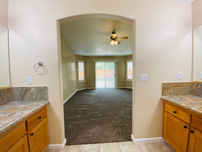 Building Photo - $2,300 Fresno Bluffs, 3 Bedroom, Solar Pan...