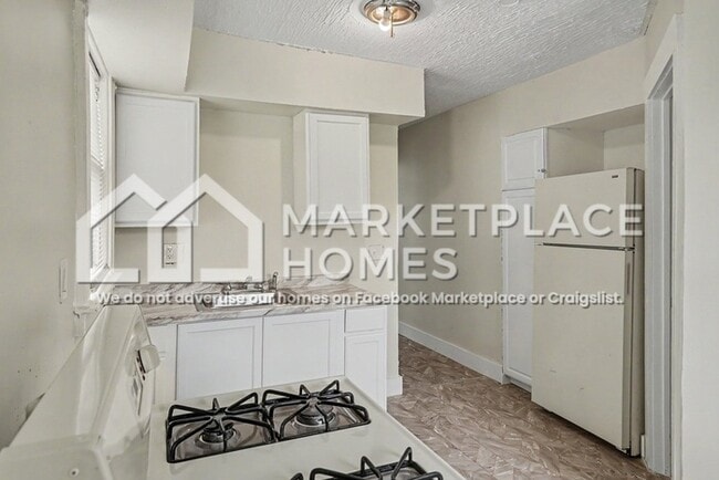 Building Photo - 15710 Northlawn St