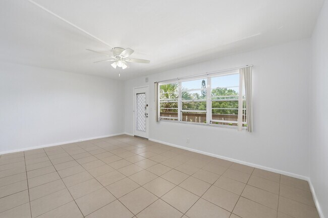 Building Photo - 2401 Antigua Cir