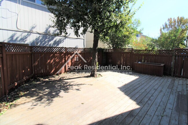 Building Photo - Very Nice 3bd/2.5ba Elk Grove House with 2 Car Garage!