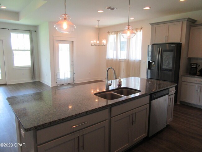 Building Photo - 404 Warren Bayou Ln.