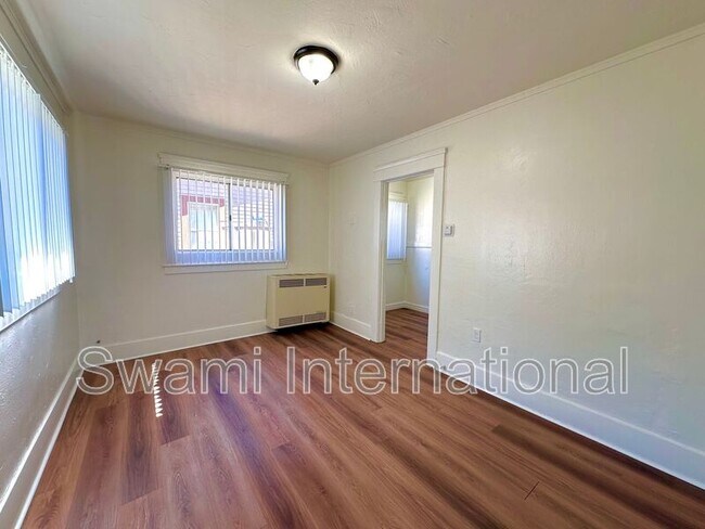 Building Photo - 1138 1/2 Blinn Ave.