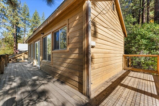 Building Photo - 405 - BEAVER DUPLEX