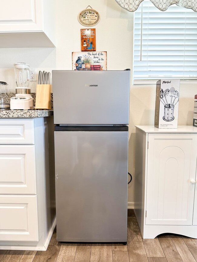 Building Photo - COMING SOON! * RARE OPPORTUNITY * SENIOR (55+) ROOM FOR RENT IN PRISTINE GATED COMMUNITY IN MENIFEE!