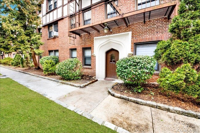 Building Photo - 7 Greenridge Ave