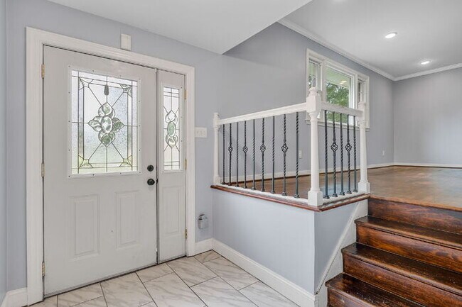 Building Photo - Charming Glen Allen Gem: 3-Bedroom Retreat...