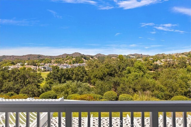 Building Photo - 3 Mantenida