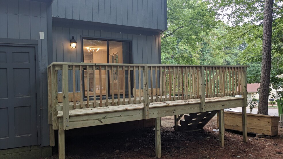 New back deck with steps down to yard- will be staining this year - 4113 Arckelton Dr