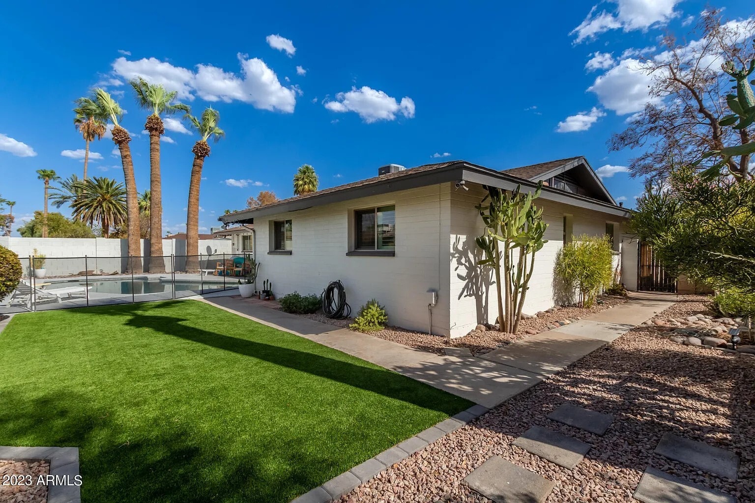 Building Photo - 1942 E Pebble Beach Dr
