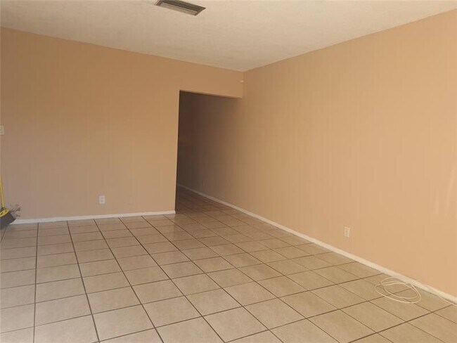Building Photo - 4070 NW 30th Terrace