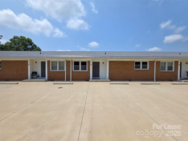Building Photo - 304 Crescent St