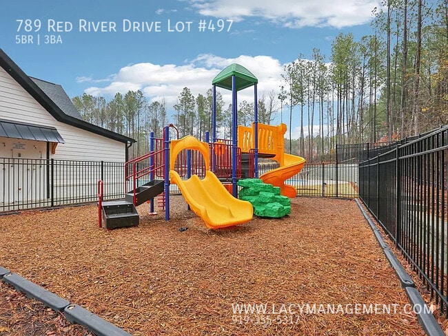 Building Photo - 789 Red River Dr