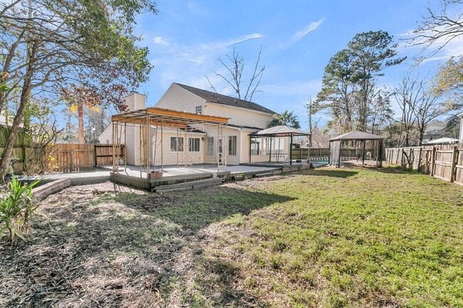 Building Photo - 121 Sully St