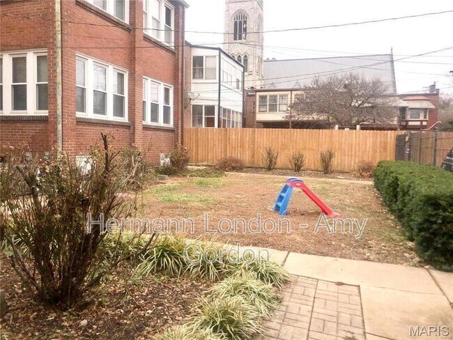 Building Photo - 3918 Flad Ave