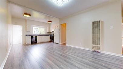 Building Photo - Top-Floor 3BR with Renovated Kitchen Acros...