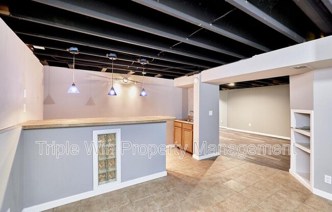 Building Photo - 121 Walnut Hill Dr