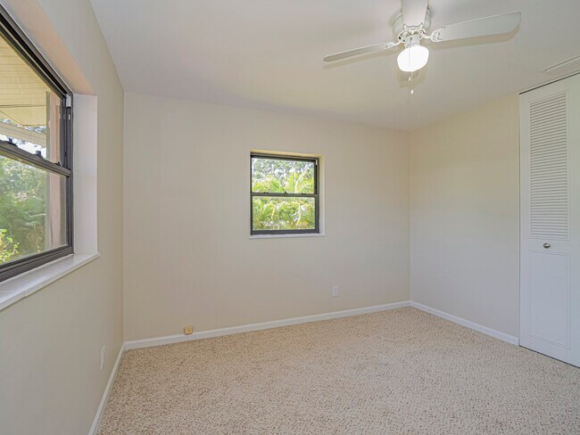 Building Photo - 855 28th Ave