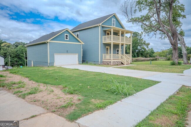 Building Photo - 1993 Reynolds Dr SW