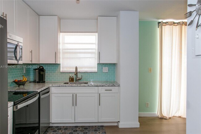 Building Photo - 137 Golden Isles Dr