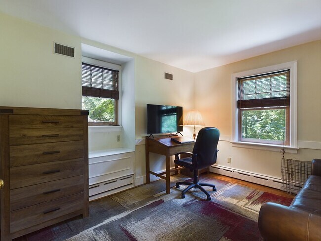 Building Photo - 5301 Bemiss Ct