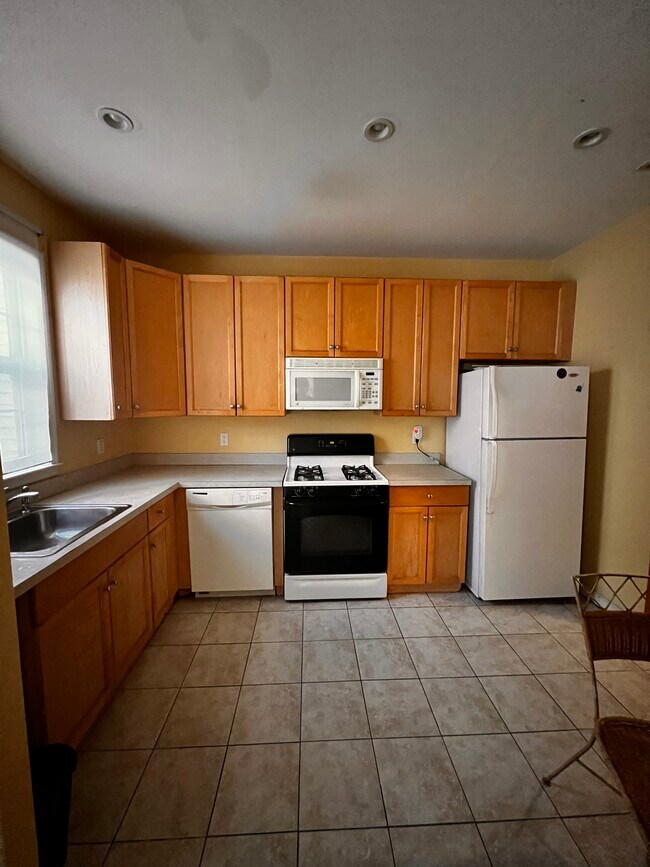 Kitchen - 201 Dey St