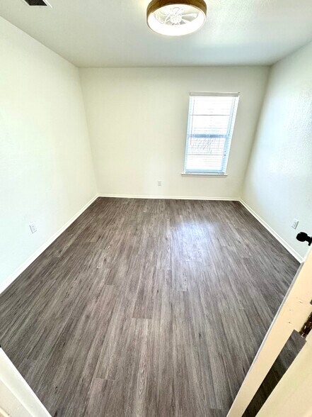 Building Photo - 9842 Camfield Ave