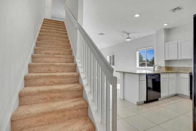 Building Photo - 1101 Vermilion Dr