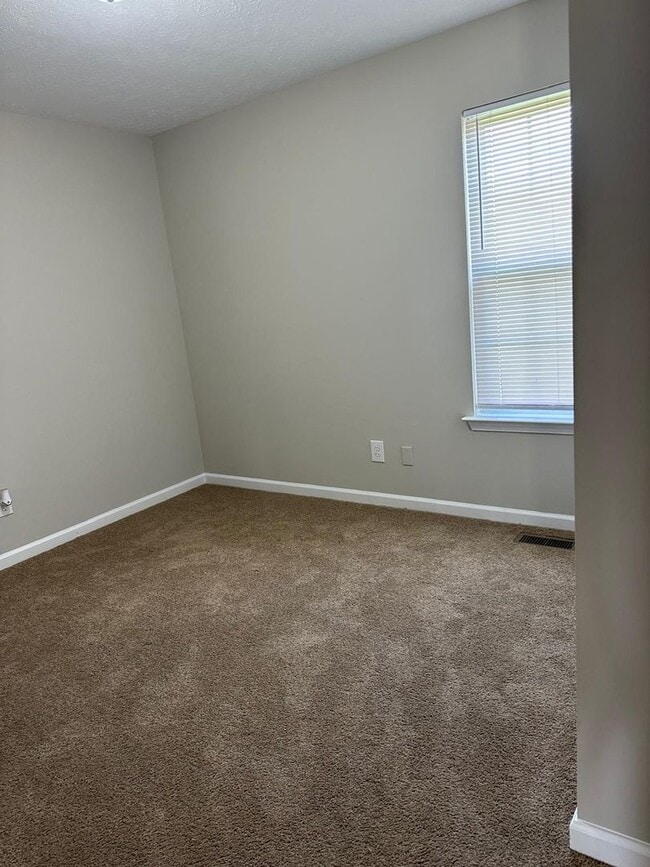 Building Photo - Large 3br 2ba with garage and privacy fence in Antioch, Tn