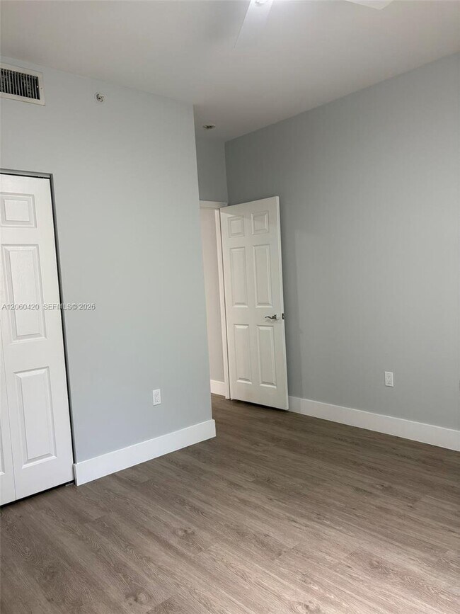 Building Photo - 2100 Greenview Shores Blvd