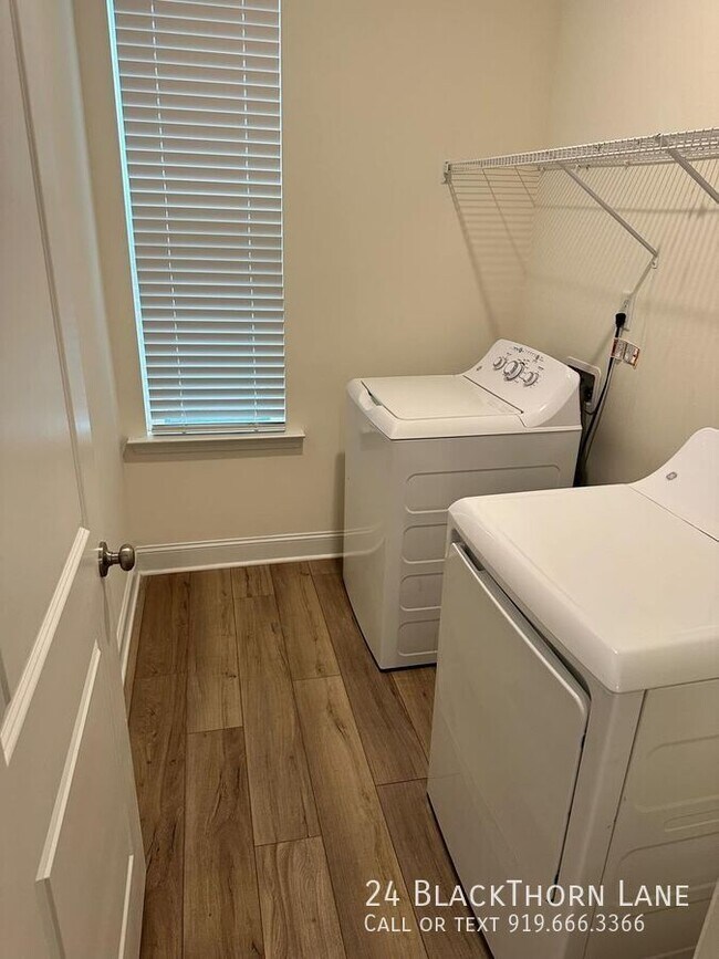 Building Photo - 24 Blackthorn Ln