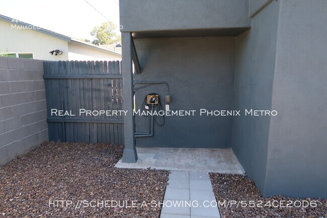 Building Photo - UPTOWN HOME WITH PRIVATE YARD!
