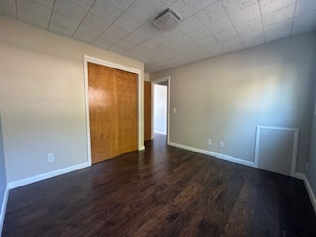 Building Photo - GORGEOUS Avenues Home!!!