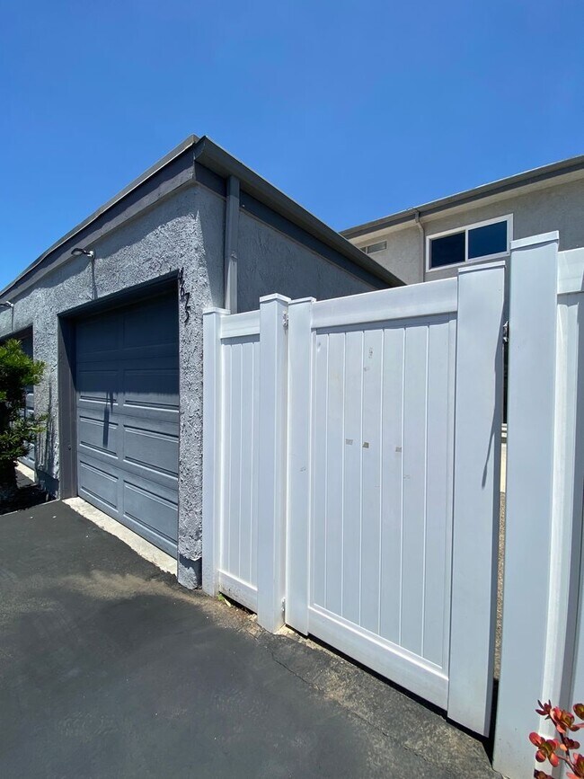 Building Photo - Harbor Village 2 bedroom Condo *OPEN HOUSE - SEE DATES AVAILABILITY*