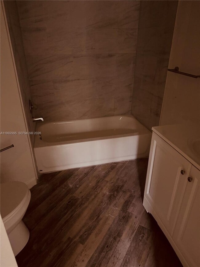 Building Photo - 211 Lake Pointe Dr