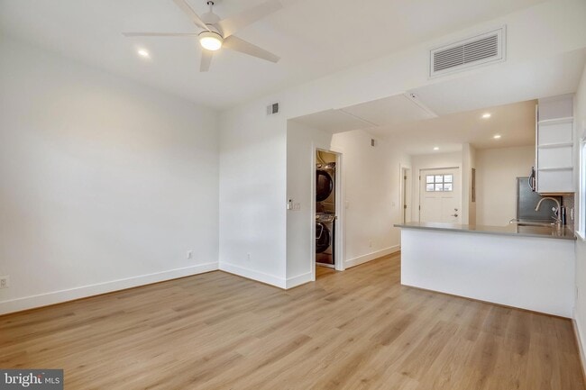 Building Photo - 314 Varnum St NW