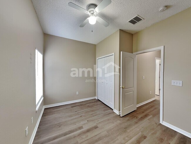 Building Photo - 4926 Waterside Pointe Cir