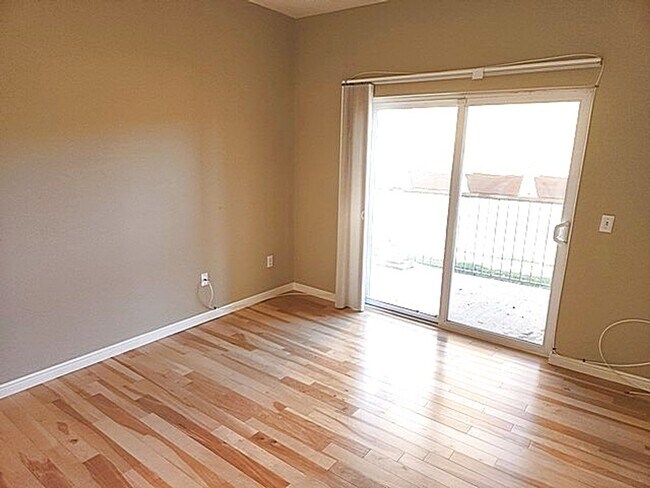 Building Photo - Perfectly Located Canyon Creek Condo - Attached Garage
