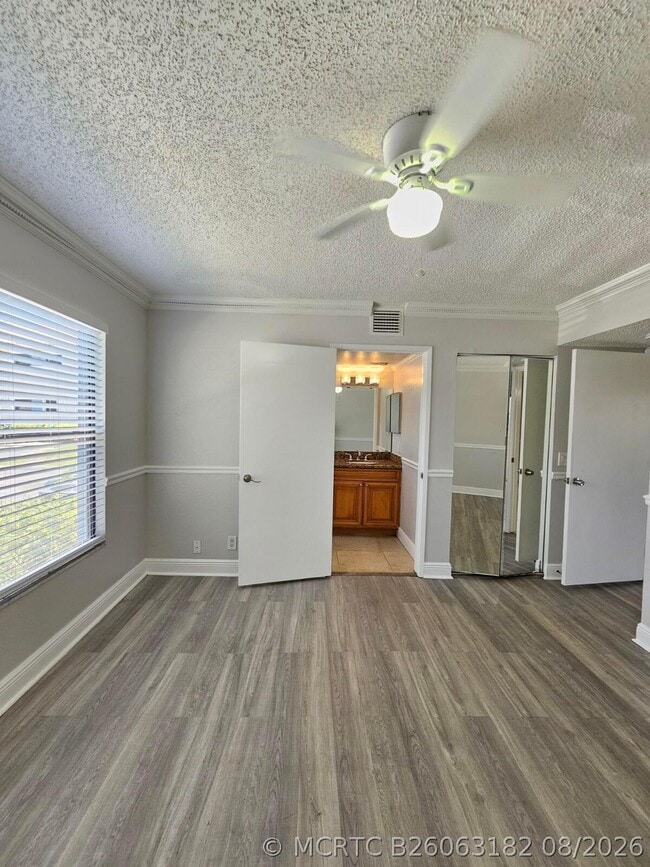 Building Photo - 1453 Lake Crystal Dr