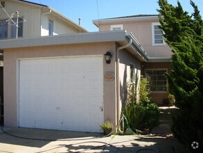 Building Photo - 2 bedroom and 1.5 bath house in Los Osos