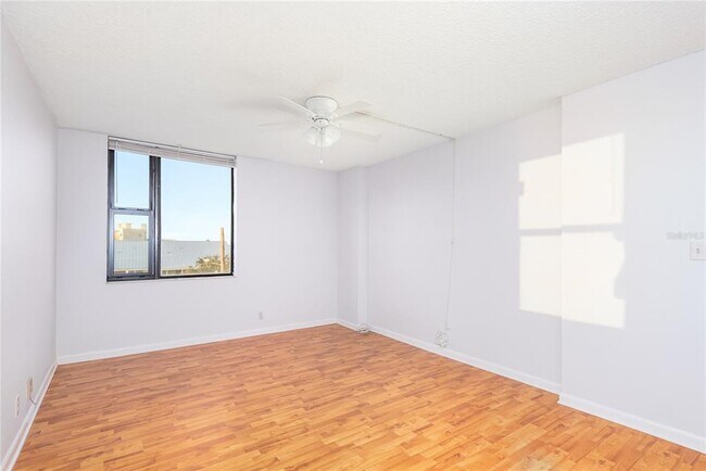 Building Photo - 255 Dolphin Point