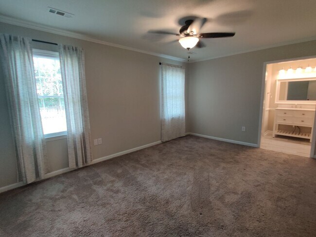 Building Photo - 7236 Walnut Wood Dr