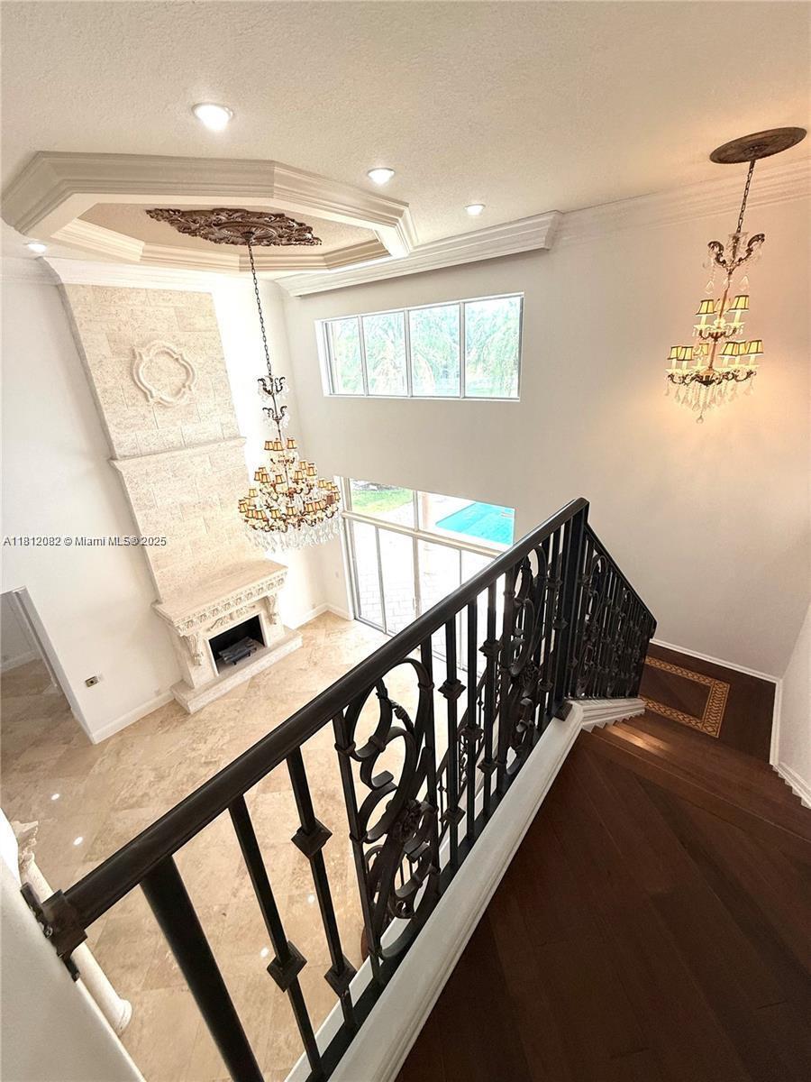 Building Photo - 2547 Montclaire Cir