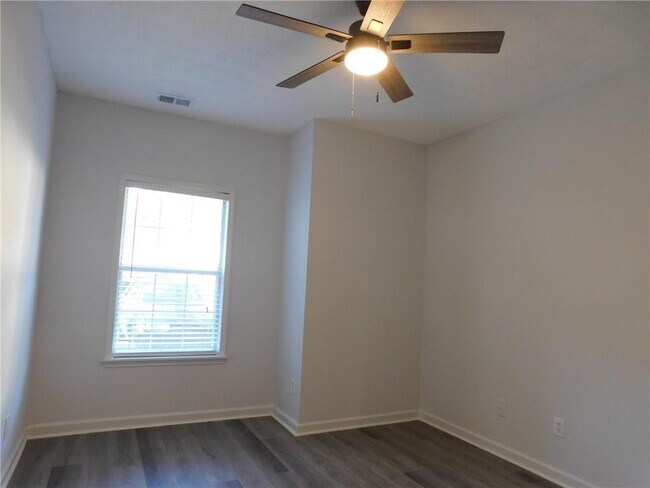 Building Photo - 58 Brentwood Ln