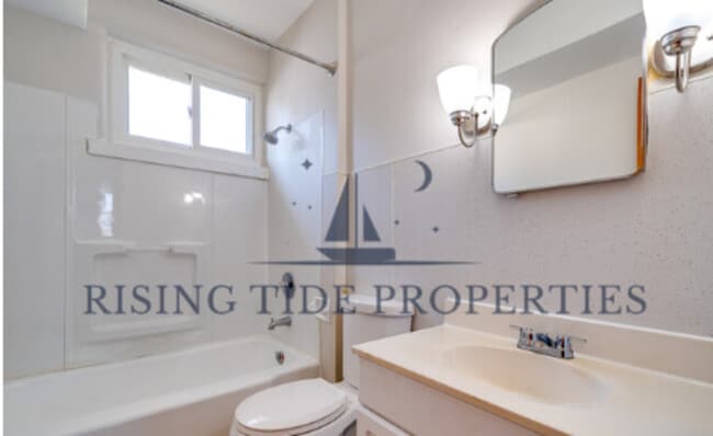 Building Photo - 2500 Marimont Dr