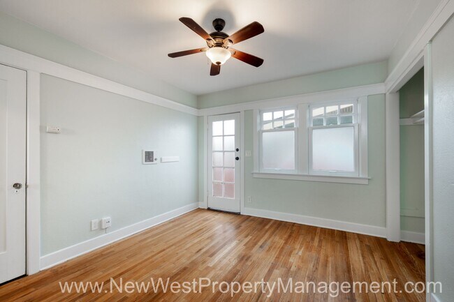 Building Photo - Charming Sherman Heights Studio, Small Pet OK!