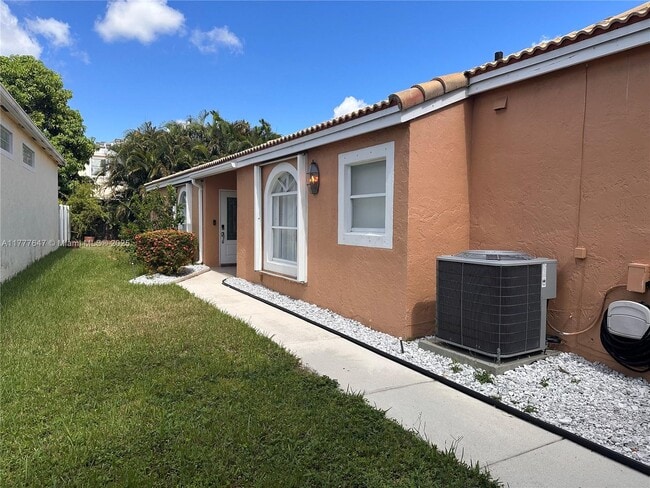 Building Photo - 113 Rosewood Ln