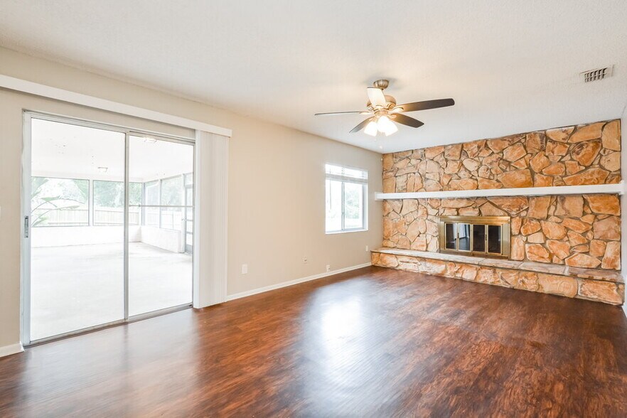 Building Photo - 1891 Aster Dr